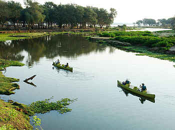 Old Mondoro Camp: Kanu-Safari
