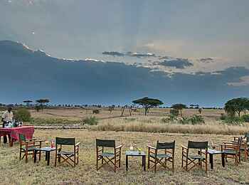 Ole Serai Luxury Camp - Turner Springs: Sundowner Ole Serai Luxury Camp - Turner Springs: Sundowner