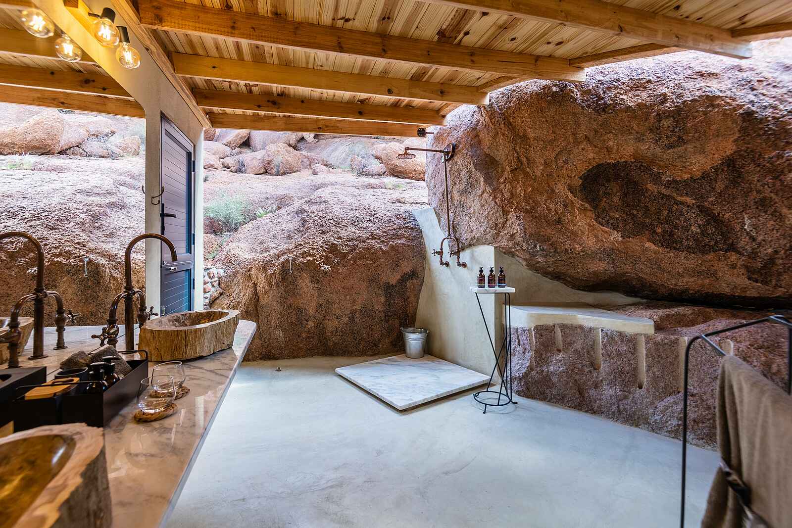 Onduli Ridge Camp: Im Bad Onduli Ridge Camp: Im Bad