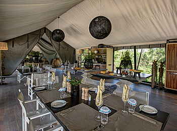 Gomoti Plains Camp: Hauptgebäude Restaurant