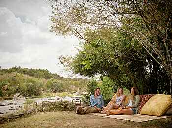 Serian Nkorombo: Entspannen am Fluss