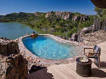 Singita Pamushana Lodge: Pool mit Blick