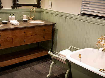 Stanley and Livingstone Boutique Hotel: Waschbecken und Badewanne Stanley and Livingstone Boutique Hotel: Waschbecken und Badewanne