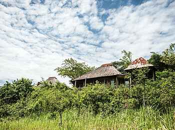 Volcanoes Kyambura Gorge Lodge: Hauptgebäude Volcanoes Kyambura Gorge Lodge: Hauptgebäude