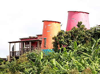 Chameleon Hills Lodge: Die markanten "Türme" der Hauptlodge