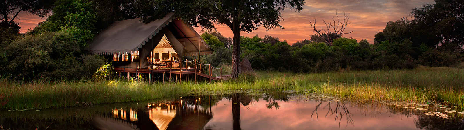 Duke's Camp: Zeltsuite in der abendlichen Dämmerung Duke's Camp: Zeltsuite in der abendlichen Dämmerung