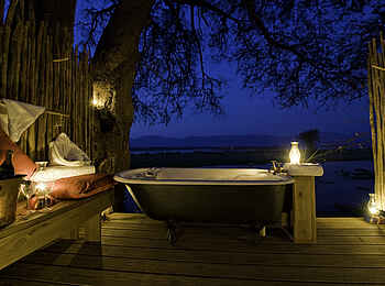 Ruckomechi Camp: Badewanne mit Aussicht Ruckomechi Camp: Badewanne mit Aussicht