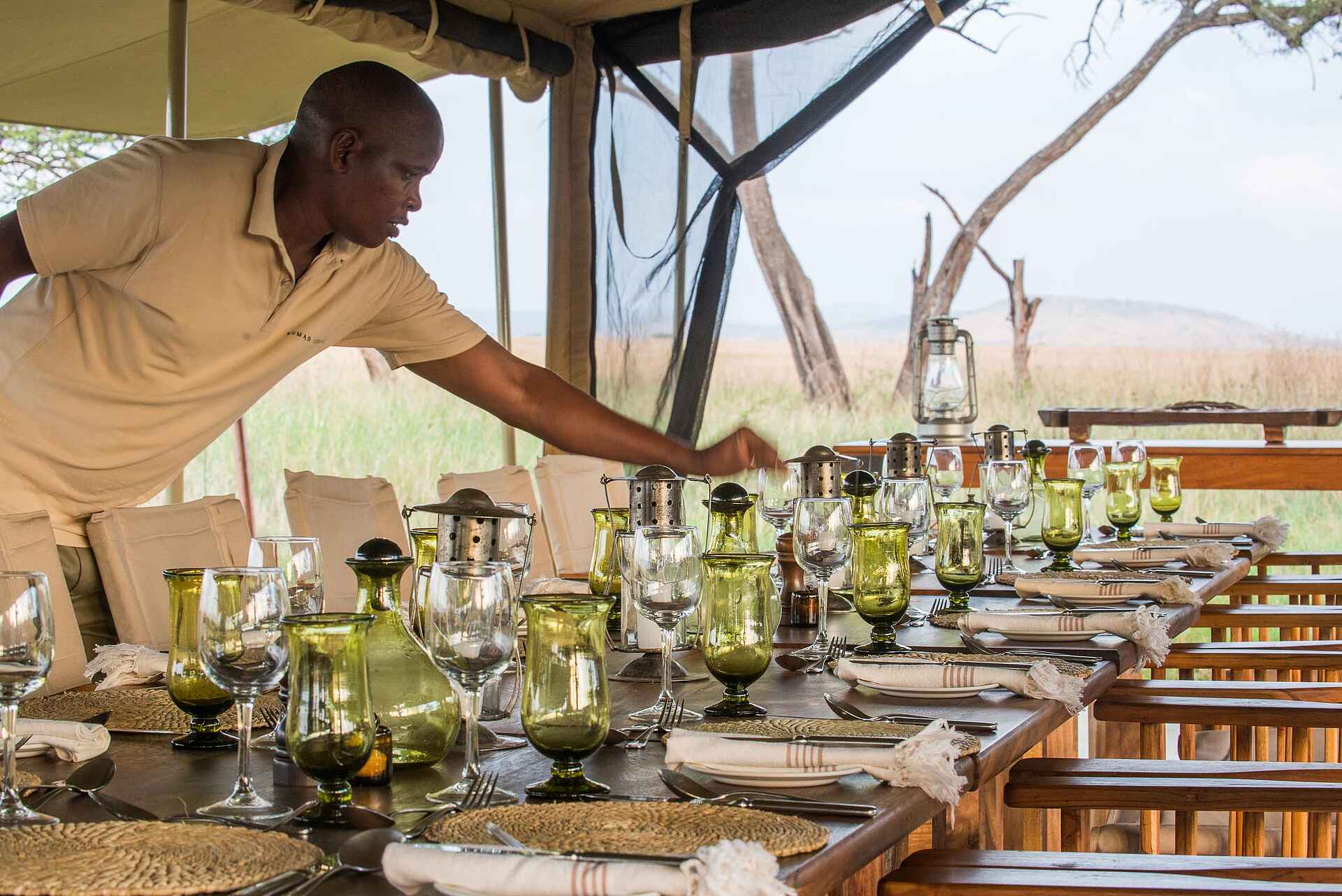 nomad tanzania serengeti safari camp, serengeti migration safari, serengeti safari camp, serengeti safari camp bilder, serengeti safari camp nomad, dinner, essen