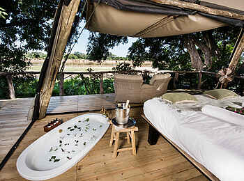 Shawa Luangwa Camp: Romantisches Bad Shawa Luangwa Camp: Romantisches Bad