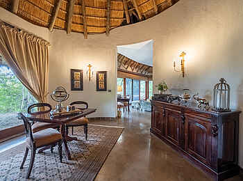 Tintswalo Safari Lodge: Das Esszimmer der Speke Suite