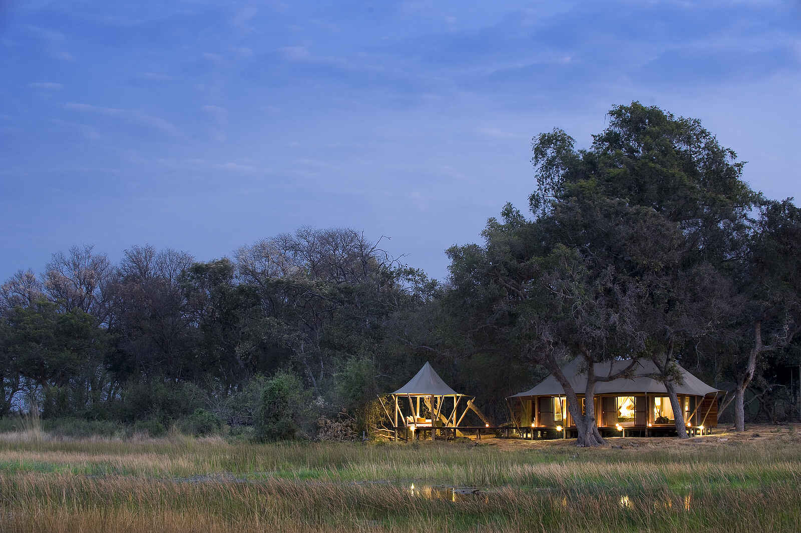 Xaranna Okavango Delta Camp: Ansicht am Abend Xaranna Okavango Delta Camp: Ansicht am Abend