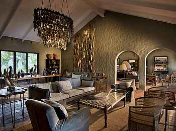 Bumi Hills Safari Lodge: Lounge Bumi Hills Safari Lodge: Lounge