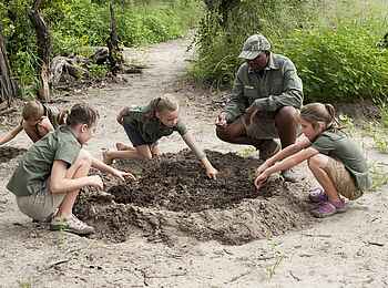 Somalisa Acacia Camp: Kinder auf Entdeckungstour