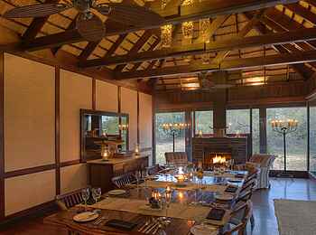 &Beyond Phinda Vlei Lodge: Dinner im Speisesaal &Beyond Phinda Vlei Lodge: Dinner im Speisesaal
