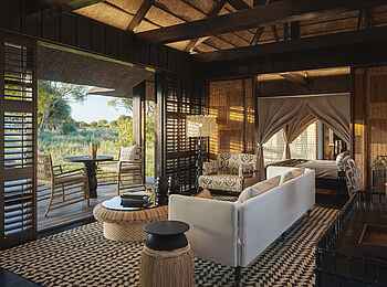 andBeyond Phinda Vlei Lodge: Lounge mit Blick in den Schlafbereich