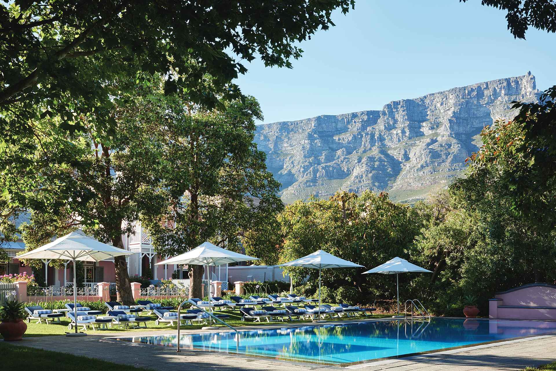 Belmond Mount Nelson Hotel: Pool mit Tafelberg Belmond Mount Nelson Hotel: Pool mit Tafelberg