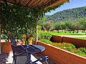 Damara Mopane Lodge: Terrasse Damara Mopane Lodge: Terrasse