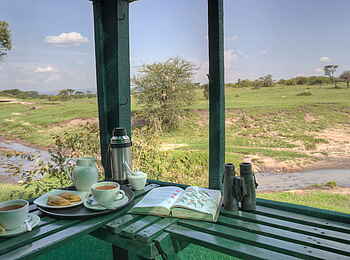 Encounter Mara Camp: Frühstück im Beobachtungsunterstand Encounter Mara Camp: Frühstück im Beobachtungsunterstand