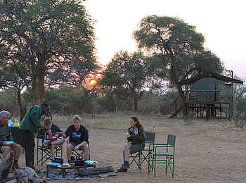 Jozibanini Camp: Gemeinsames Frühstück Jozibanini Camp: Gemeinsames Frühstück