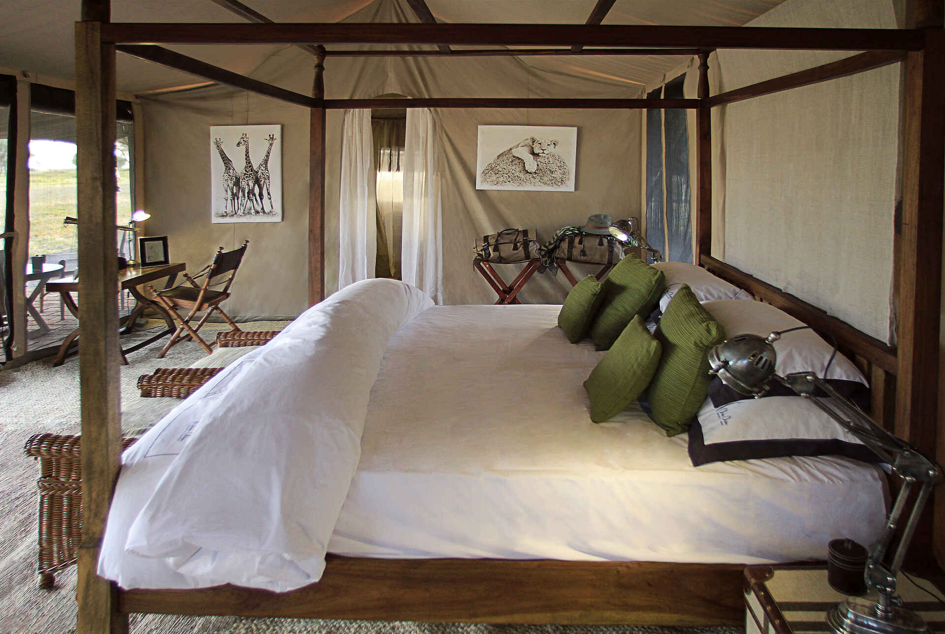 Little Chem Chem: Schlafzelt Africa, Afrika, Afrikarma, Aktivitäten, Anti-Wilderei, Buschwanderungen, Fabia Bausch and Nicolas Negre, Fabia Bausch und Nicolas Negre, Familie, Heißluftballon-Fahrten, Hubschrauber-Safaris, Information, Informationen, Kaiti, Kinder, Little Chem Chem, Manyara, Massai Dörfer, Nachhaltigkeit, Nachtpirschfahrten, Naturschutz, Nordtansania, Pirschfahrten, Reise, Reisen, Safari, Tansania, Tanzania, Tarangire Fluss, Tarangire National Park, Tarangire River, Tarangire-Nationalpark, Urlaub, Vollpension, Walkingsafaris, www.afrikarma.de, Bett, Doppelbett, Gästeunterkunft, Gästezelt, guest building, guest tent, Leselampe, Leselampen, Nachttische, Schreibtisch, Sitzmöglichkeiten, Stühle, Unterkunft, Burungi See, Lake Burungi, north tanzania, Bilder, Buchen, Buchung, Chem Chem Wildlife Concession, Reiseveranstalter, chem chem lodge, Ausstattung, Einrichtung, guest facilities