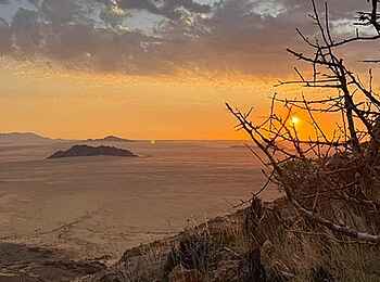 Luna Namib Collection: Abendwanderung in der Wüste
