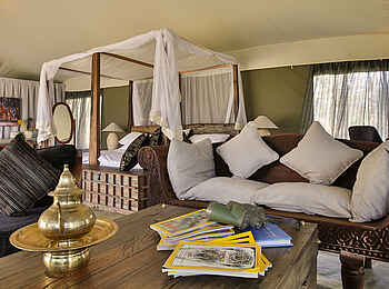 Naona Moru Camp: Sofa im Gästezelt