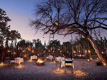 Nxabega Okavango Tented Camp: Abendessen bei Kerzenschein