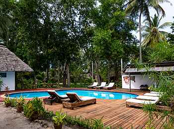 Pole Pole Bungalows: Poolbereich