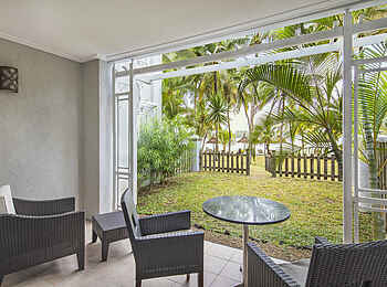 Shandrani Beachcomber Resort and Spa: Deluxe Room Terrasse Shandrani Beachcomber Resort and Spa: Deluxe Room Terrasse