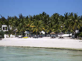 The Aiyana: Blick auf den Strand von The Aiyana The Aiyana: Blick auf den Strand von The Aiyana