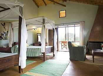 Tloma Lodge: Die Chalets verfügen über einen Kamin und gemütliche Sessel