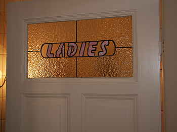 Hotel Eberwein: Badezimmertür Frauen Hotel Eberwein: Badezimmertür Frauen