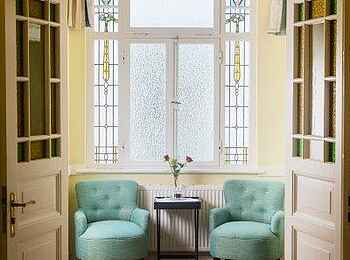 Hotel Eberwein: Lounge mit zwei Sesseln Hotel Eberwein: Lounge mit zwei Sesseln