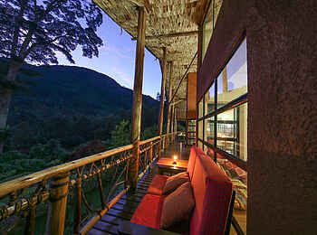 Mahogany Springs Safari Lodge: Terrasse am Hauptgebäude