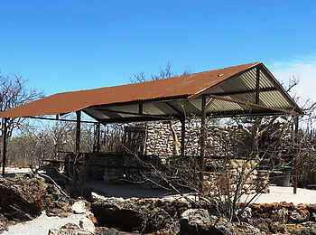 Taleni Etosha Village: Möglichkeit zum gemeinsamen Speisen Taleni Etosha Village: Möglichkeit zum gemeinsamen Speisen