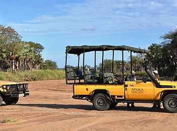 Apoka Safari Lodge: Game Drive Vehicle