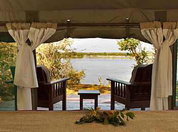 Kasaka River Lodge: Blick aus einem Zelt zum Sambesi Kasaka River Lodge: Blick aus einem Zelt zum Sambesi