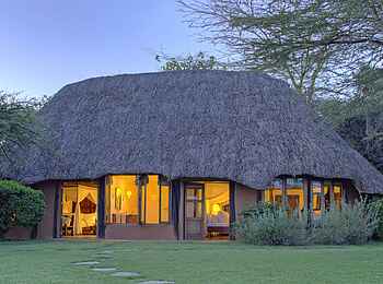 Kifaru House: Das Familien Cottage am Abend Kifaru House: Das Familien Cottage am Abend