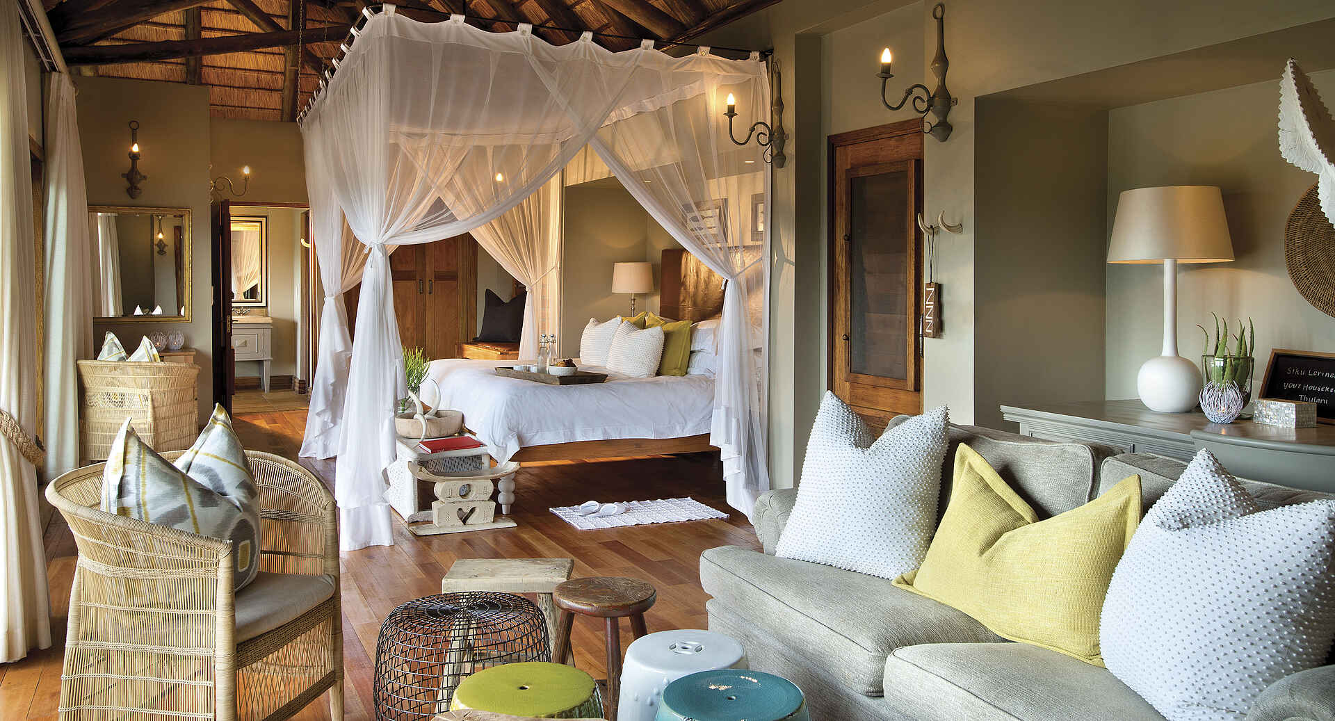 Krüger-Nationalpark, Lion Sands Game Reserve, Lion Sands Narina Lodge, More, Narina Lodge, Sabi Sands, Skukuza, Ambient, Bett, Betten, Einrichtung, Interior, Möbel, Schlafzimmer, Afrikarma, Afrikarma Safaris, Afrikarma Safaris - Wildnis. Hautnah., Afrikarma.de