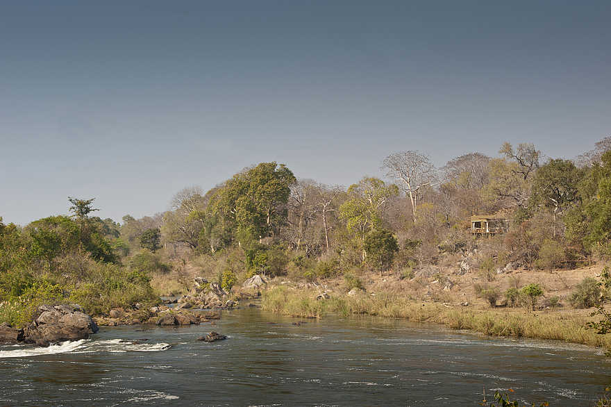 Mkulumadzi Lodge: Lodge am Flussufer Mkulumadzi Lodge: Lodge am Flussufer