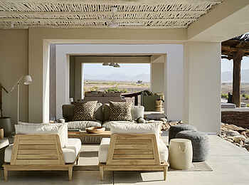 Okahirongo Elephant Lodge: Überdachte Lounge Okahirongo Elephant Lodge: Überdachte Lounge