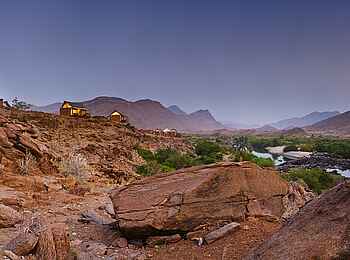 Okahirongo River Camp: Ansicht aus der Ferne Okahirongo River Camp: Ansicht aus der Ferne