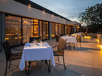 Salt of Akagera Lodge: Restaurantterrasse