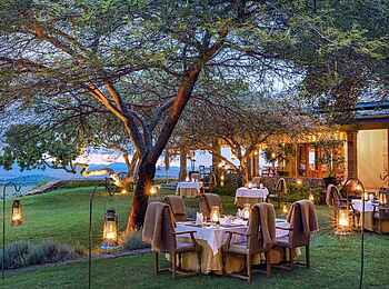 Singita Sasakwa: Dinner im Garten