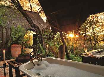 The Hide: Honeymoon-Bad im Freien The Hide: Honeymoon-Bad im Freien