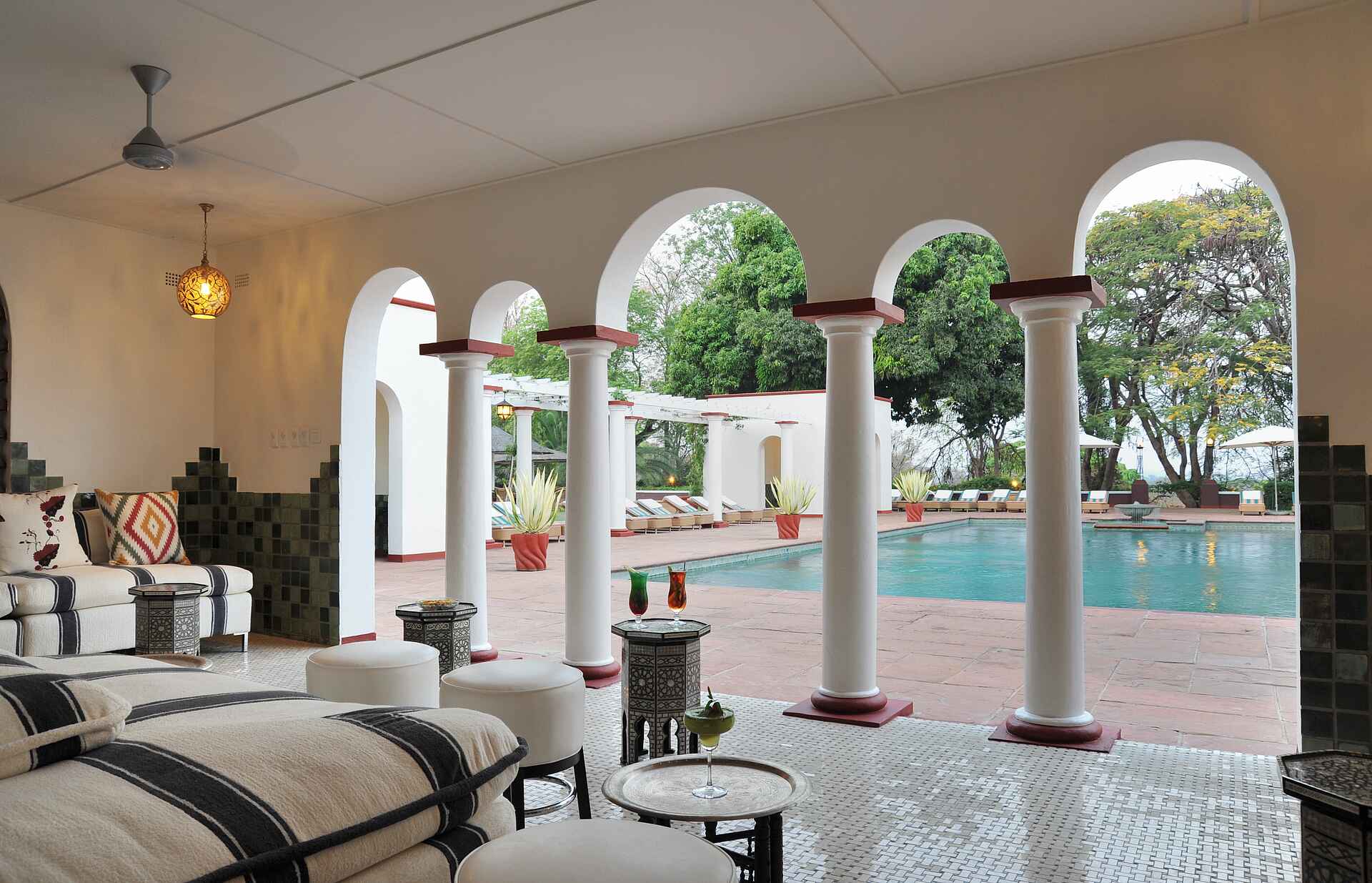 Victoria Falls Hotel: Pool Pavillon