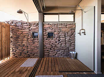 Desert Rhino Camp: Duschen im Familienzelt