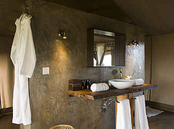 Grumeti Hills Camp: Waschtisch mit Spiegel