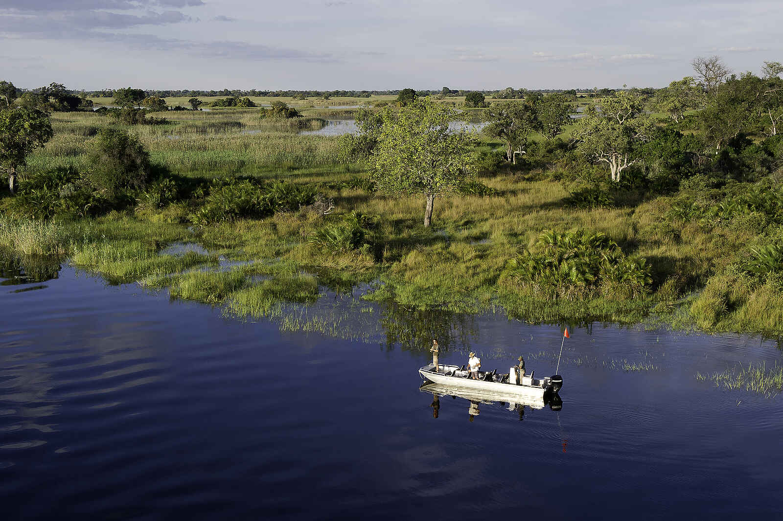 Jacana Camp: Gäste im Motorboot Jacana Camp: Gäste im Motorboot