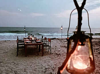 Nyanga Lodge: Beach Dining